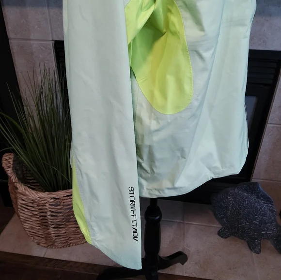 Nike Men's Light Green Jacket - Picture 7 of 12